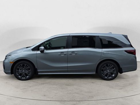 New 2026 Honda Odyssey Touring image 2