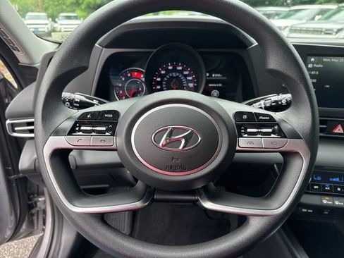 Used 2023 Hyundai Elantra SEL FWD image 9
