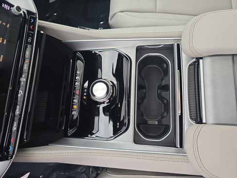 New 2026 Jeep Grand Wagoneer 2WD image 27