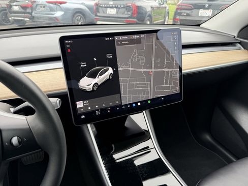 Used 2021 Tesla Model Y Long Range image 20