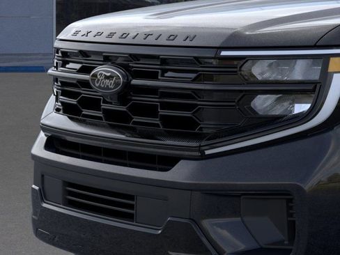 New 2025 Ford Expedition Platinum w/ Stealth Appearance Package image 18