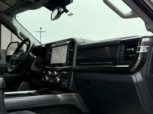 Used 2023 Ford F350 Lariat image 11