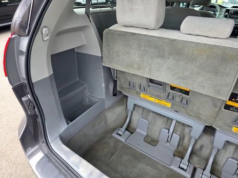 Used 2014 Toyota Sienna LE AWD/4WD image 69