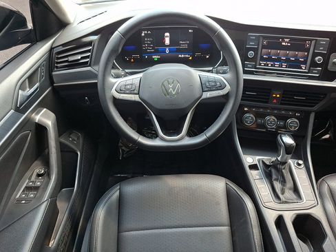 Used 2022 Volkswagen Jetta SE FWD image 11