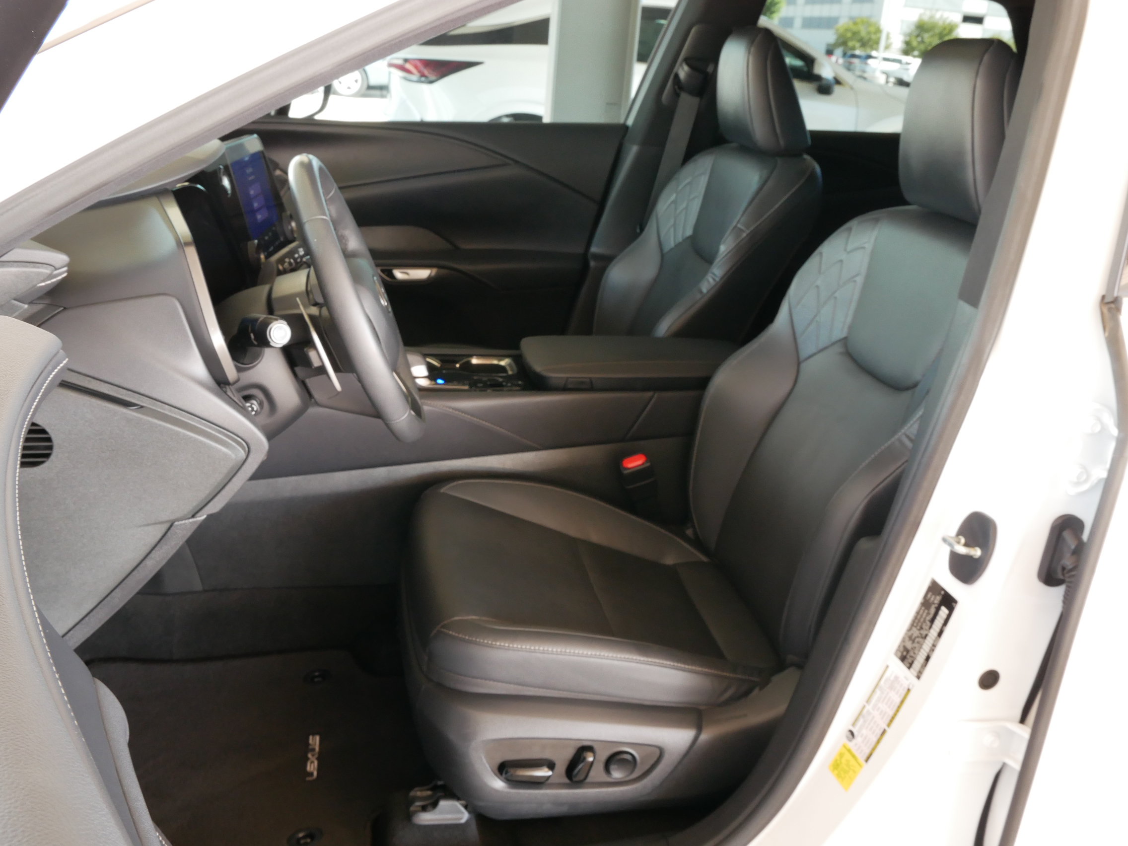 Used 2023 Lexus RX 350 FWD w/ Cold Area Package image 2