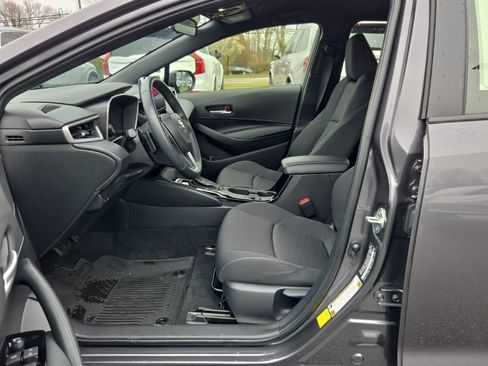 Used 2025 Toyota Corolla SE image 4