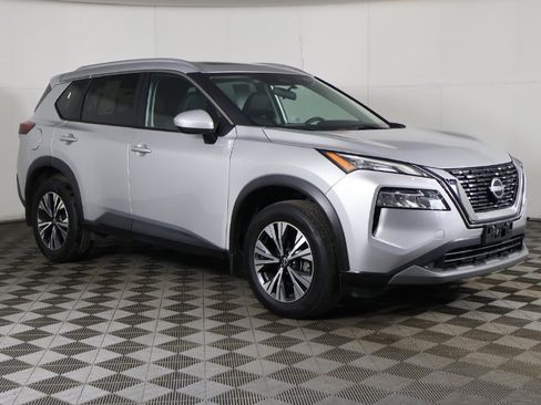 Used 2023 Nissan Rogue SV w/ SV Premium B Package image 2