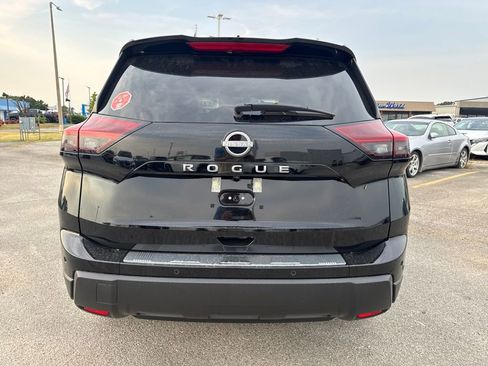 New 2026 Nissan Rogue SV image 4