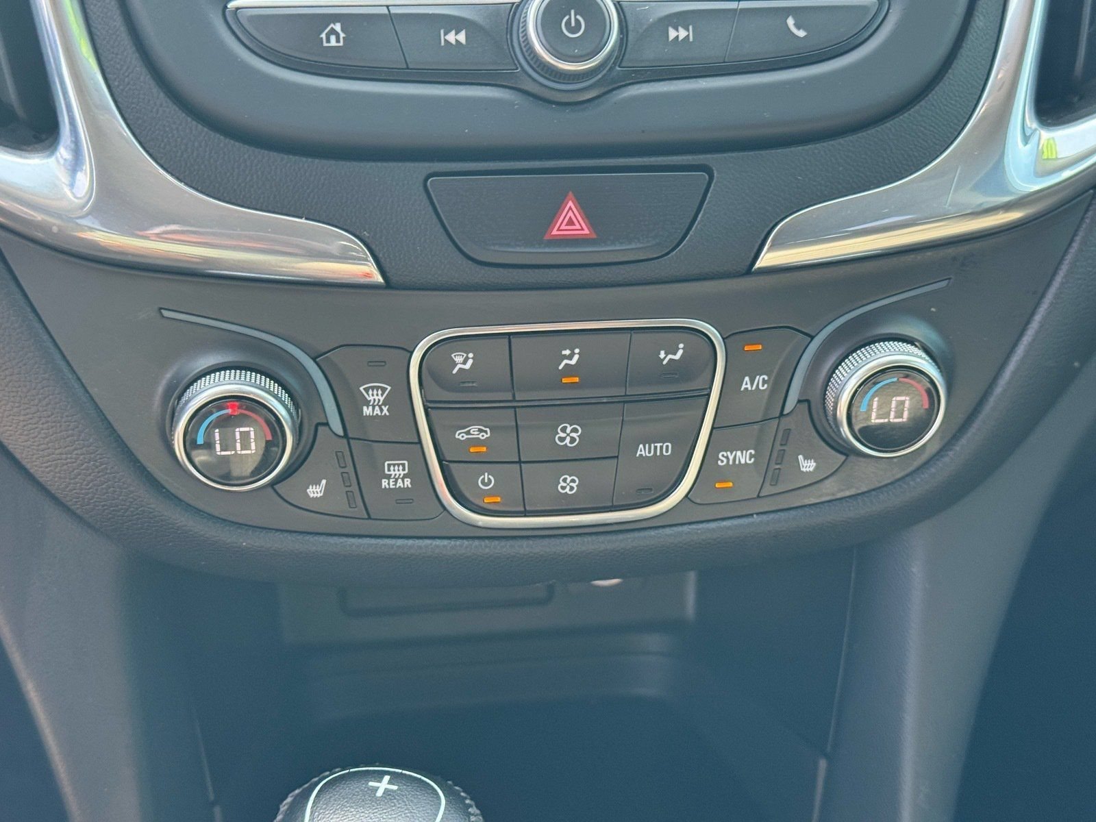 Used 2020 Chevrolet Equinox LT FWD image 23