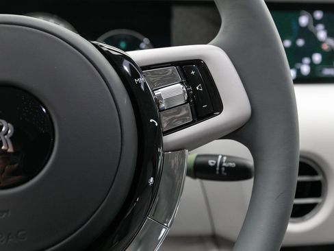 Used 2024 Rolls-Royce Phantom Extended Wheelbase w/ Leather Finishing Pack image 18