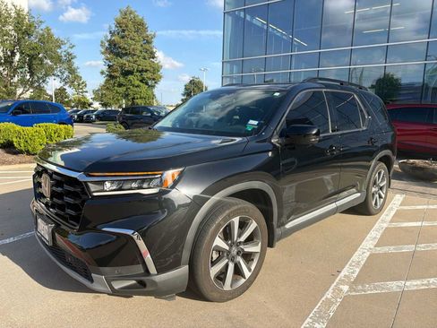 Used 2024 Honda Pilot Touring image 1