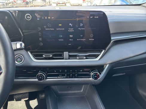Used 2025 Chevrolet Equinox LT FWD image 17