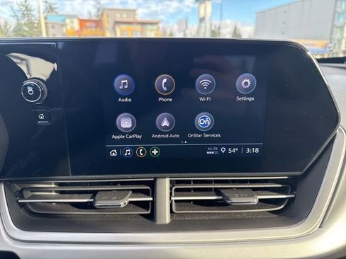 Certified 2025 Chevrolet Trax LS image 19