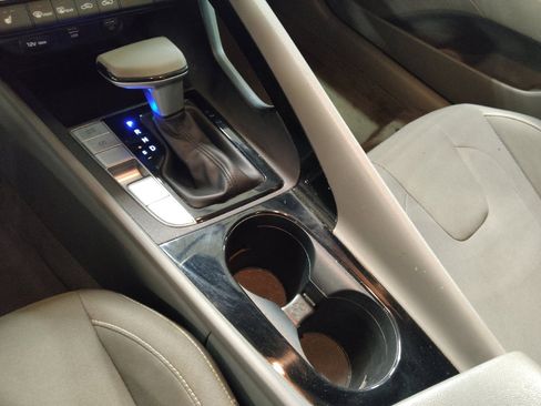 Used 2021 Hyundai Elantra Blue image 26