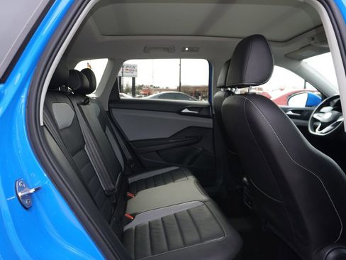 Used 2022 Volkswagen Taos SEL w/ Panoramic Sunroof Package image 27