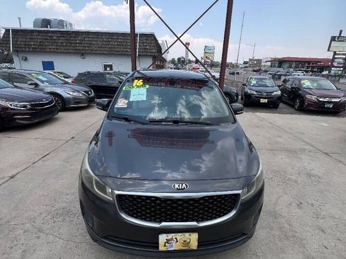Used 2016 Kia Sedona LX w/ Option Group 020 FWD image 20