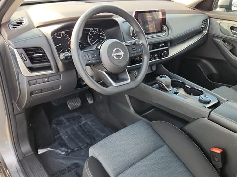 Used 2023 Nissan Rogue SV image 11