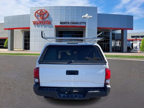 Used 2022 Toyota Tacoma SR image 9