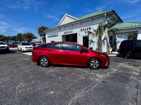 Used 2017 Toyota Prius Prime Advanced FWD image 2