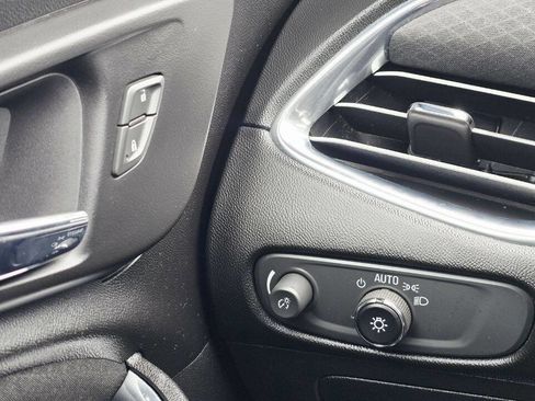 Used 2017 Chevrolet Malibu LT FWD image 26