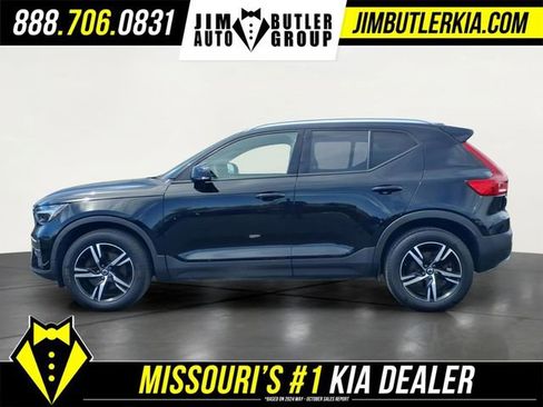 Used 2023 Volvo XC40 B5 Core AWD/4WD image 4