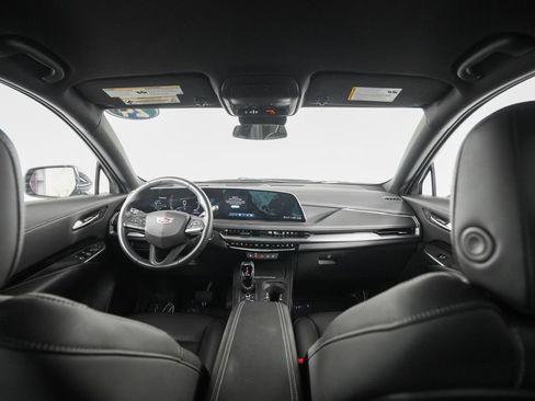 Used 2024 Cadillac XT4 Luxury w/ Cold Weather Package FWD image 15
