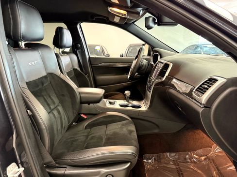 Used 2014 Jeep Grand Cherokee SRT image 24