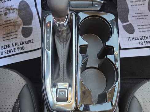 Used 2025 Chevrolet Trax LT image 19