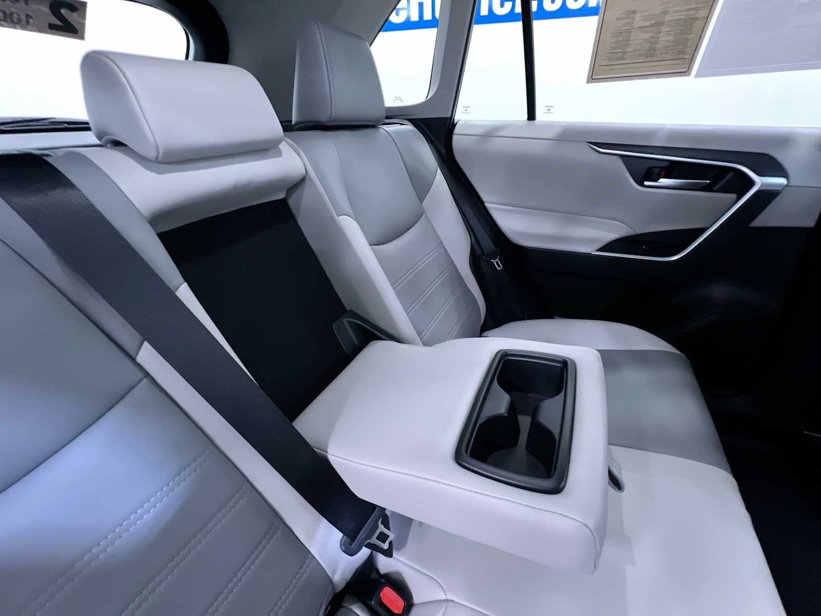 Used 2025 Toyota RAV4 XLE Premium FWD image 37