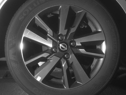 Used 2025 Nissan Versa SV image 15