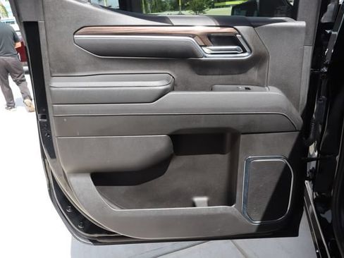 Used 2025 Chevrolet Silverado 1500 LT RWD image 24
