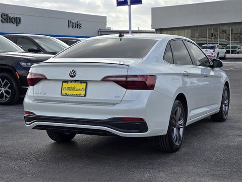 Used 2023 Volkswagen Jetta SE image 4