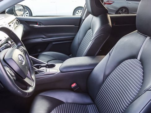 Used 2022 Toyota Camry SE image 16