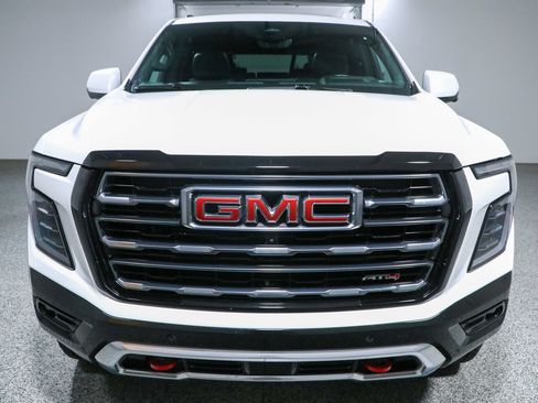 Used 2025 GMC Yukon AT4 w/ AT4 Premium Plus Package AWD/4WD image 4