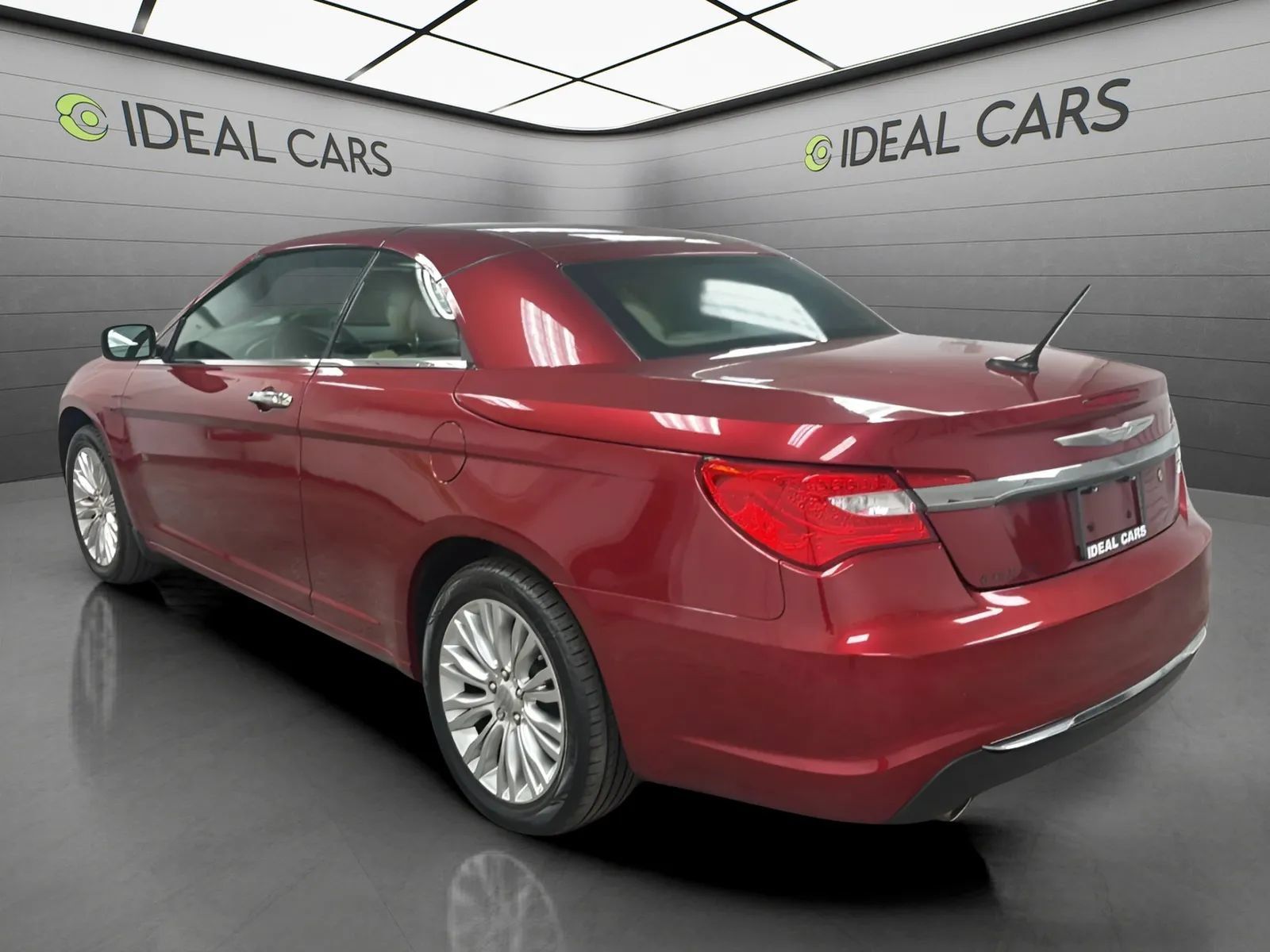 Used 2013 Chrysler 200 Limited FWD image 7