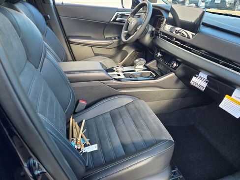 New 2025 Mitsubishi Outlander SE image 4