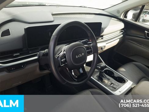 Used 2025 Kia Carnival FWD image 5