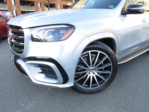 Used 2025 Mercedes-Benz GLS 450 4MATIC image 25