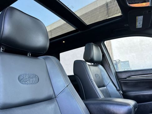 Used 2017 Jeep Grand Cherokee Overland image 18