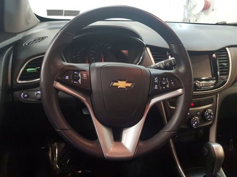 Used 2020 Chevrolet Trax LT w/ LT Convenience Package AWD/4WD image 16