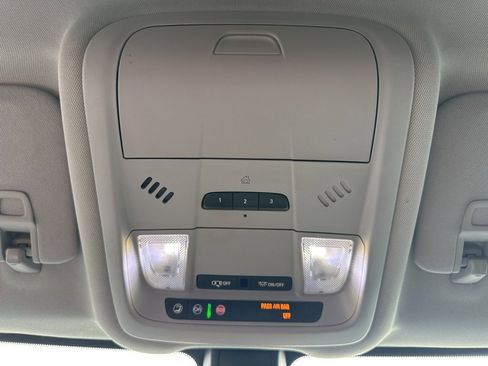 Used 2019 Chevrolet Equinox LT image 23