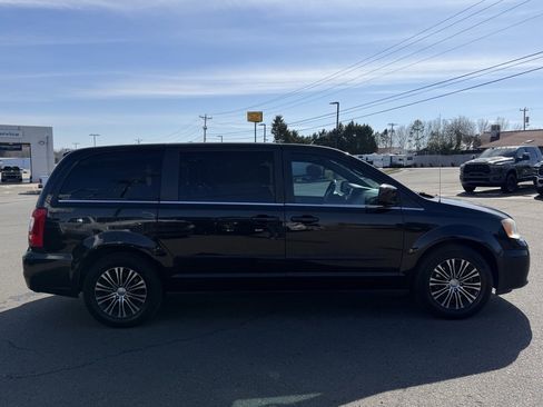 Used 2013 Chrysler Town & Country S image 2