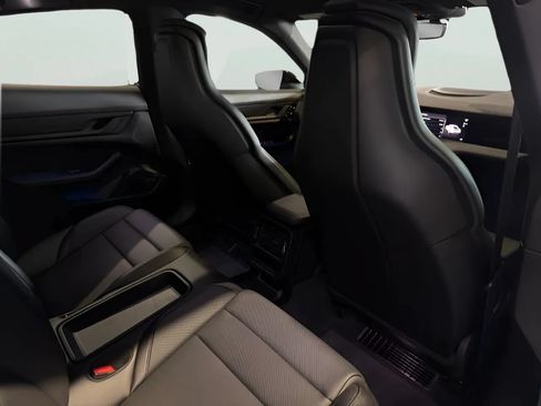 Used 2022 Porsche Taycan RWD image 18