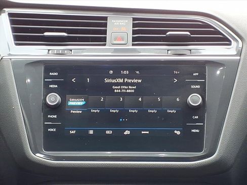 Used 2020 Volkswagen Tiguan SE w/ Panoramic Sunroof Package image 21