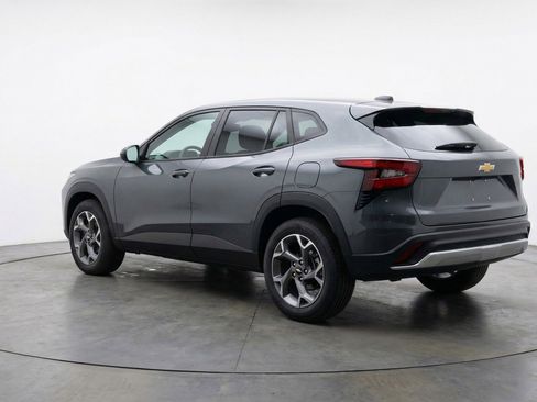 Used 2025 Chevrolet Trax LT image 6