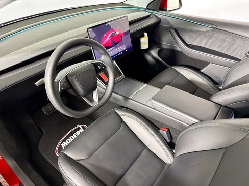 Used 2026 Tesla Model Y Long Range image 5