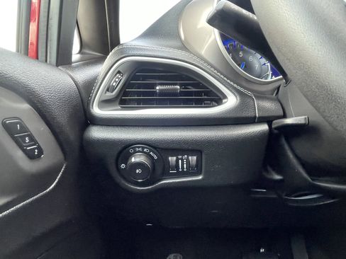 New 2026 Chrysler Pacifica Select image 40