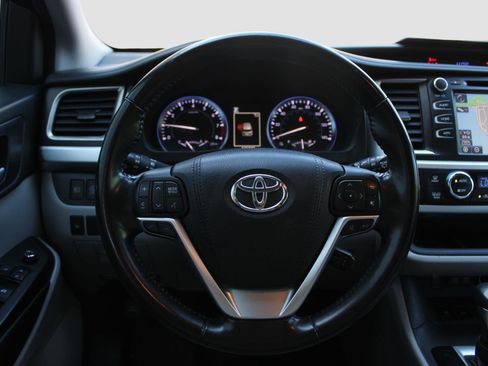 Used 2017 Toyota Highlander XLE image 26