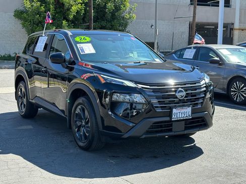 Used 2026 Nissan Rogue SV w/ Cold Weather Package FWD image 10