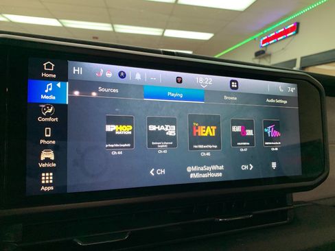 Used 2025 Jeep Wrangler Unlimited Sahara w/ Safety Group AWD/4WD image 14